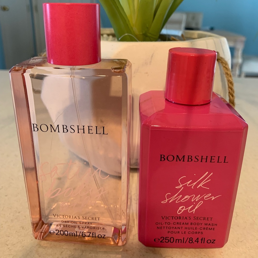 Bombshell body oil and shower oil duo